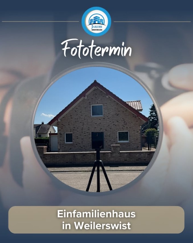 Fototermin für ein Einfamilienhaus in Weilerswist von Jakobi Immobilien mit Kameraausrüstung vor dem Haus.