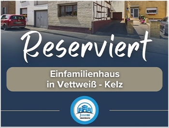 Reserviertes Einfamilienhaus in Vettweiß-Kelz von Jakobi Immobilien mit Außenansicht des Hauses.